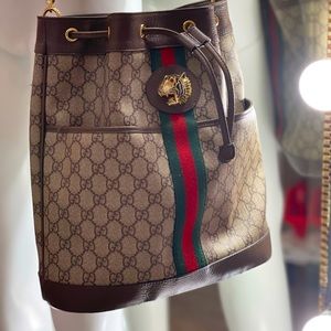 Authentic Gucci Rajah 🐅large Bucket drawstring bag Beautiful!